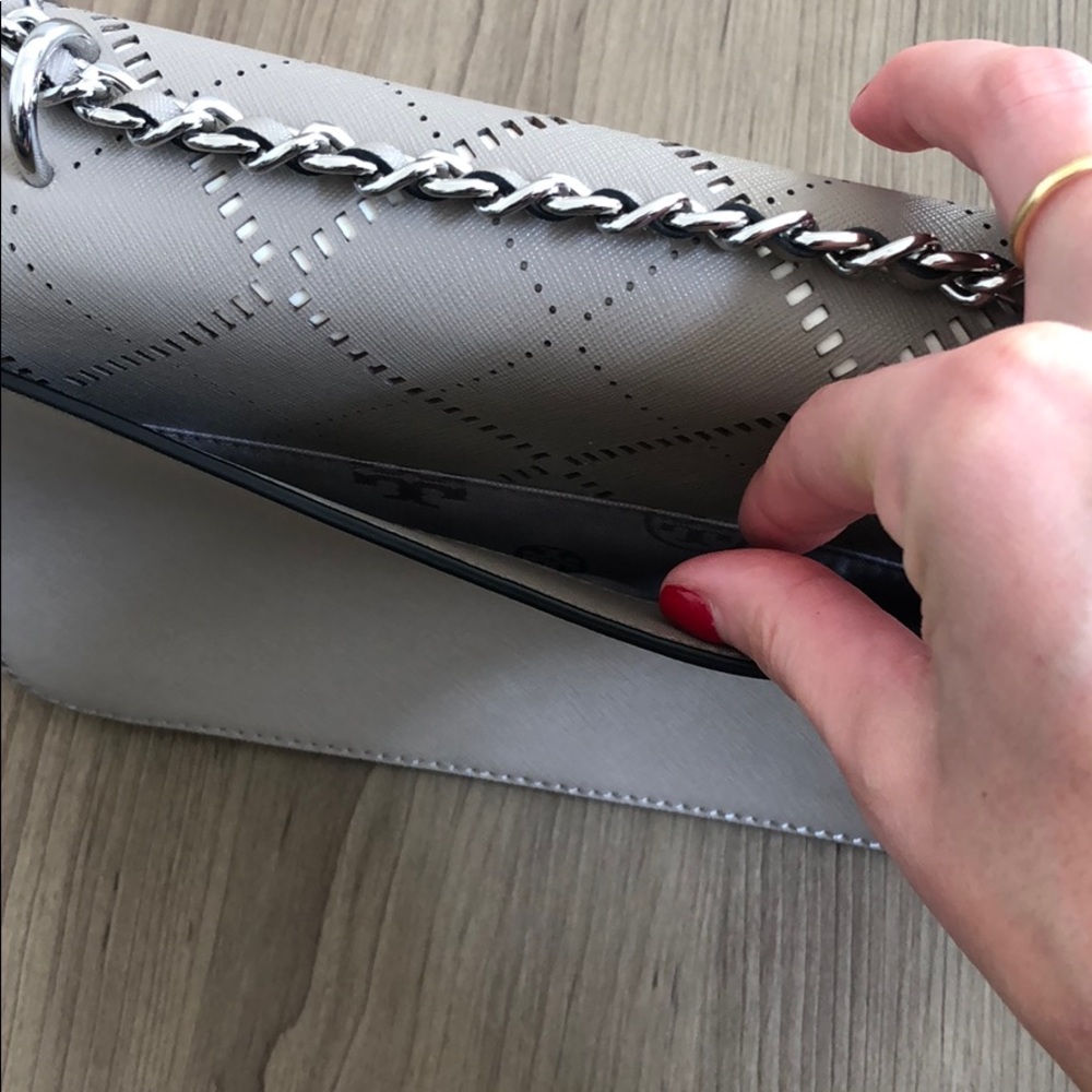 TORY BURCH ROBINSON ADJUSTABLE SHOULDER BAG - Picture 5 of 8